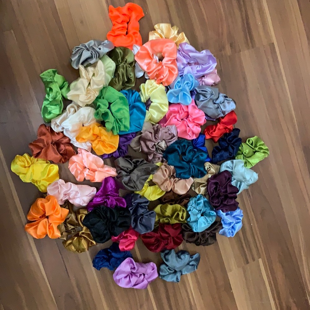 Satin scrunches